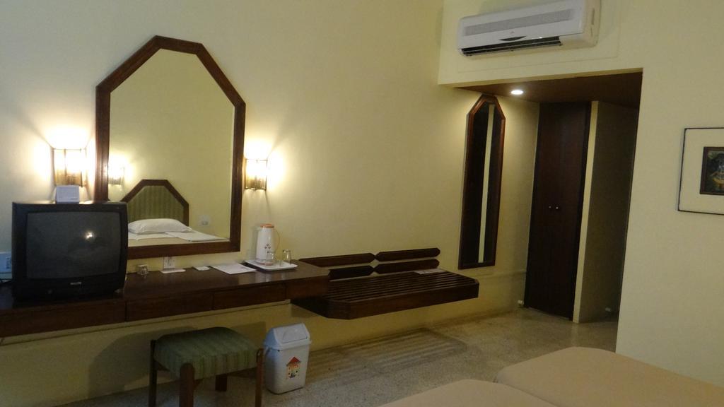 Hotel Paradise - Mysore Dasaprakash Group 외부 사진