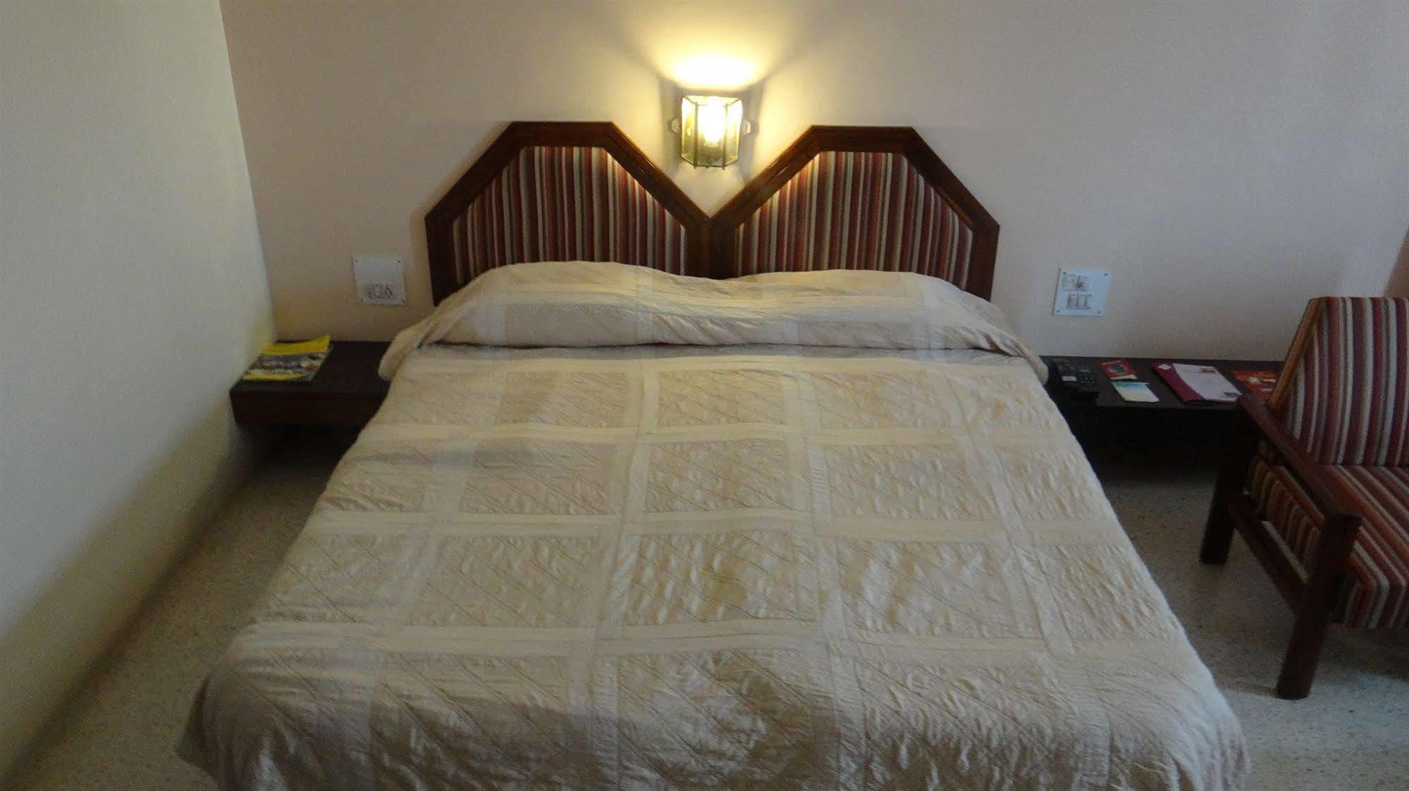 Hotel Paradise - Mysore Dasaprakash Group 외부 사진