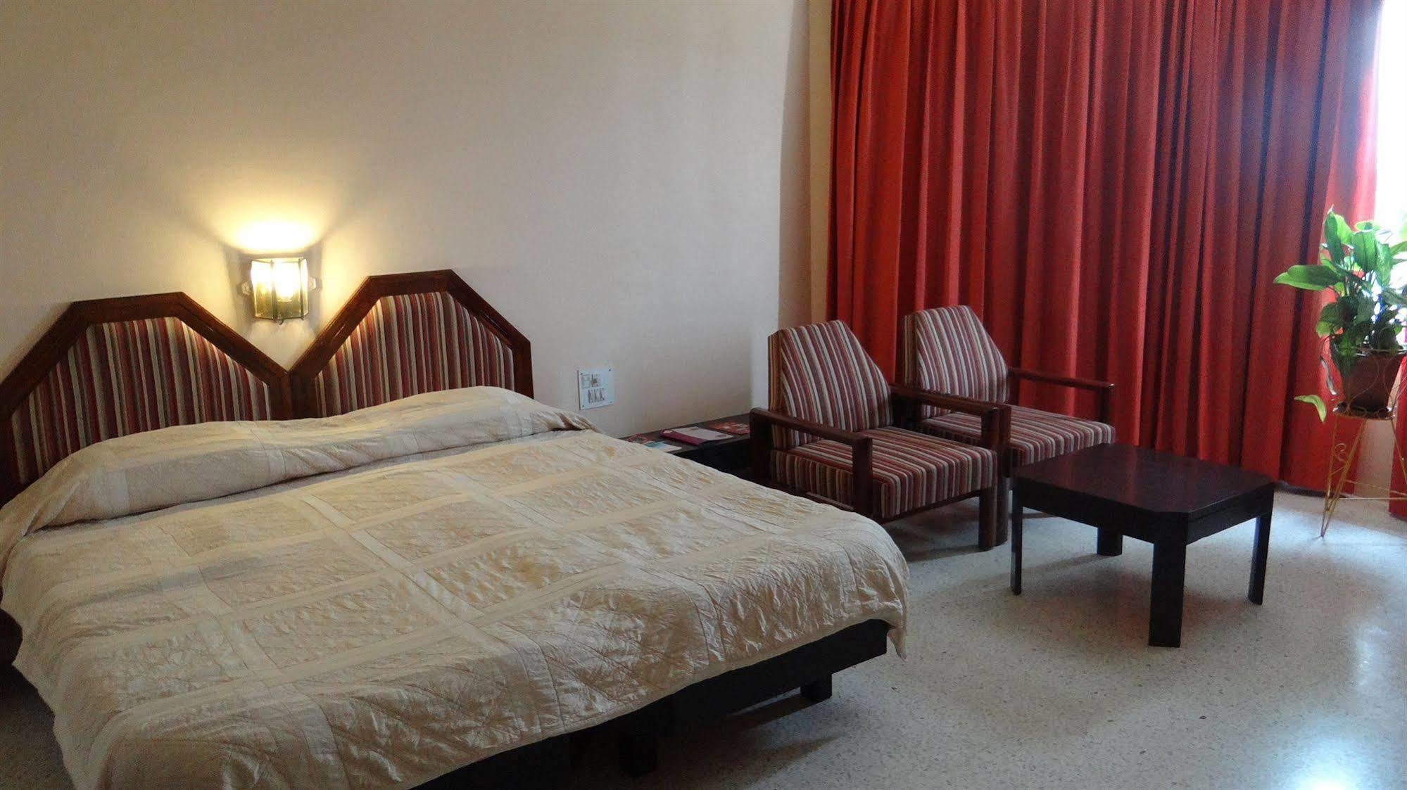 Hotel Paradise - Mysore Dasaprakash Group 외부 사진