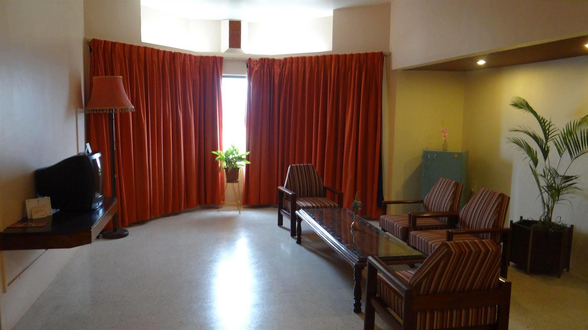 Hotel Paradise - Mysore Dasaprakash Group 외부 사진